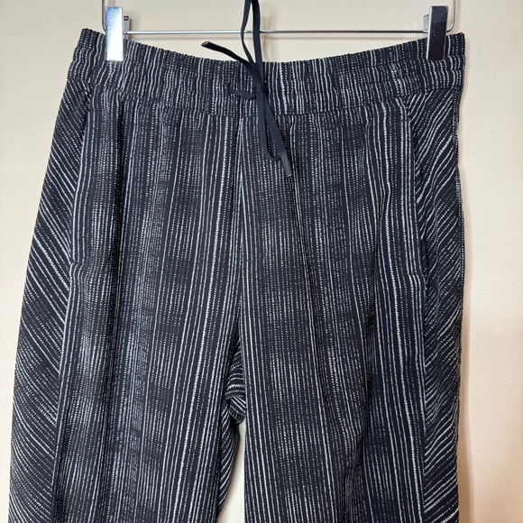 ATHLETA Arrival Pants size 6 Relaxed Versatile *360-Stretch - Picture 6 of 12